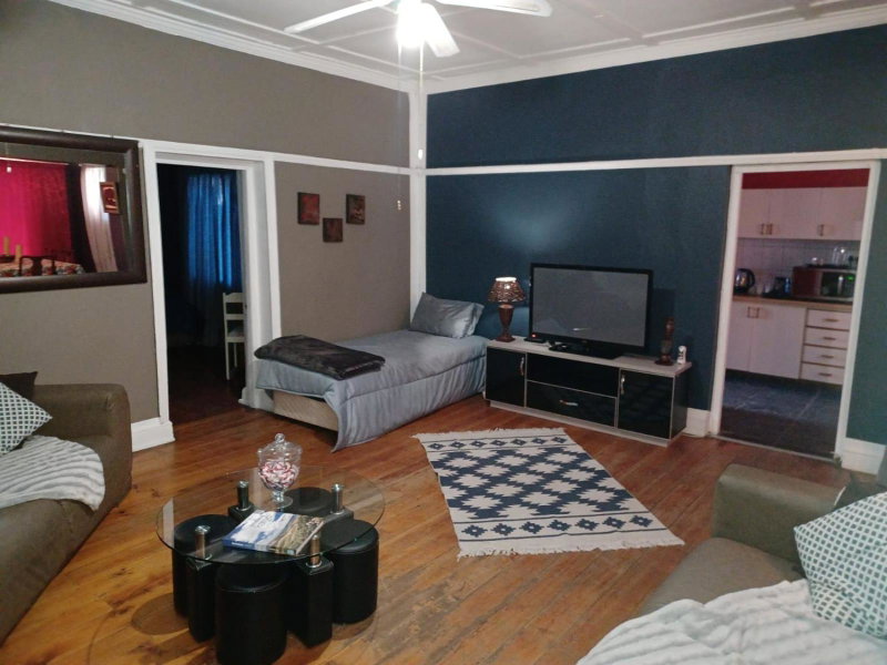 Karoo Refresh Cheerful 2 Bedroom House, Oudtshoorn, South Africa