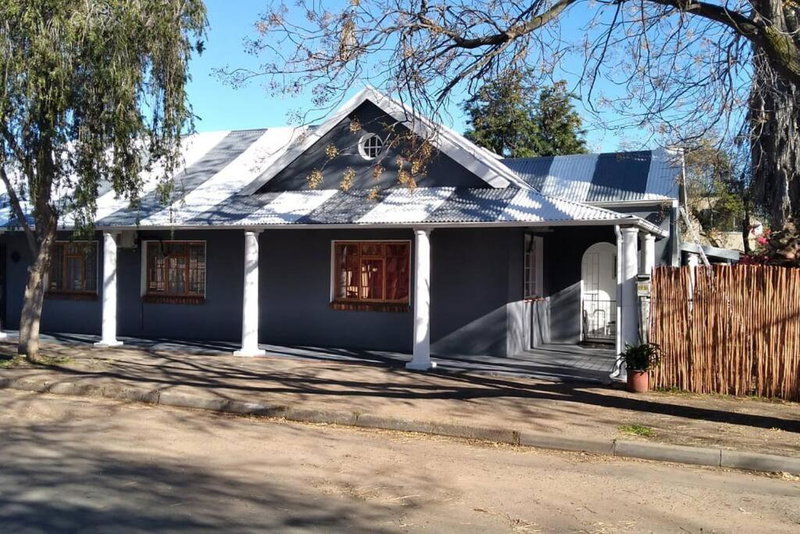 Karoo Refresh Cheerful 2 Bedroom House, Oudtshoorn, South Africa