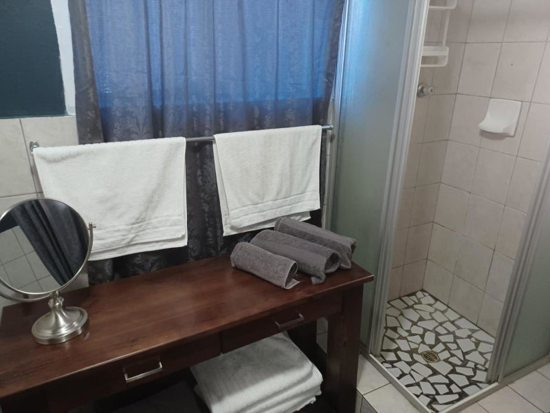 Karoo Refresh Cheerful 2 Bedroom House, Oudtshoorn, South Africa