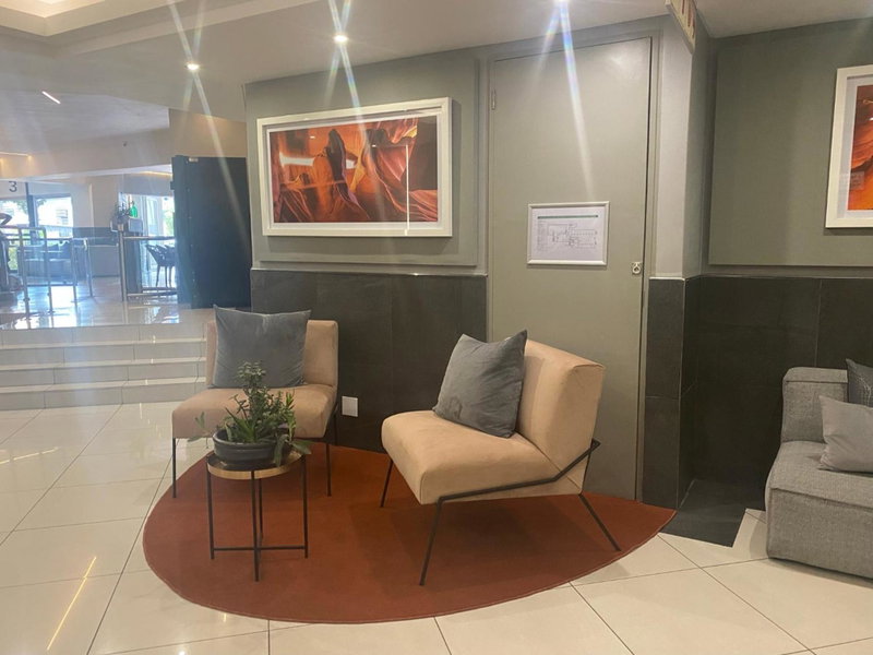 Lovely Rosebank 1-bedroom condo with pool & cinema, Johannesburg, South Africa
