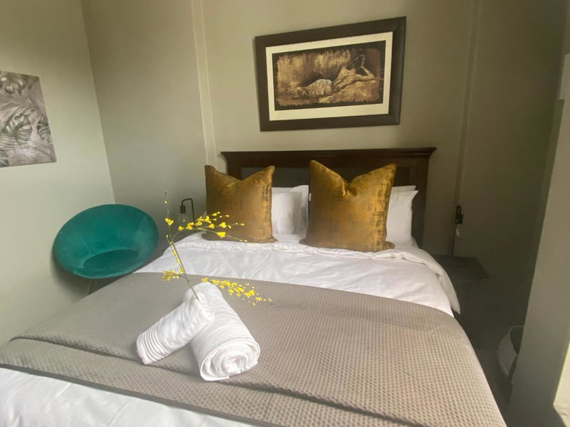 Lovely Rosebank 1-bedroom condo with pool & cinema, Johannesburg, South Africa
