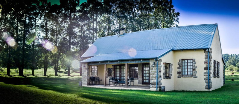 The FarSide Dam Cottage, Nottingham Road, South Africa