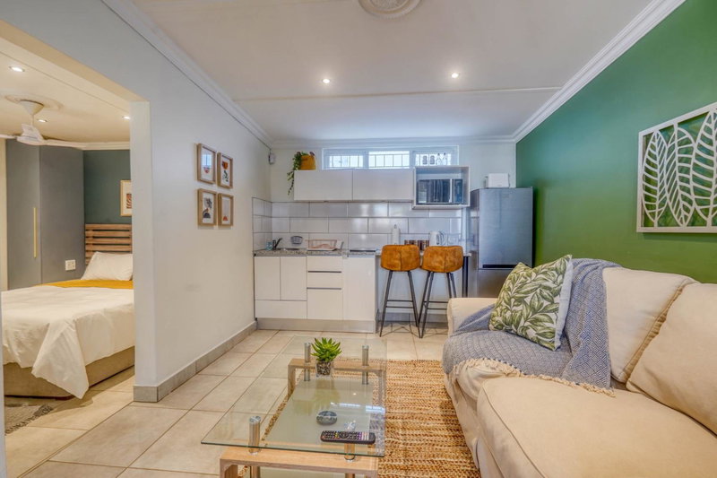 Hampton Collection - Trendy 2 Sleeper Serviced Apartment with Pool, Durban, South Africa