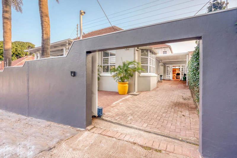 Hampton Collection - Trendy 2 Sleeper Serviced Apartment with Pool, Durban, South Africa