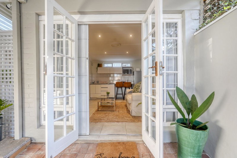 Hampton Collection - Trendy 2 Sleeper Serviced Apartment with Pool, Durban, South Africa
