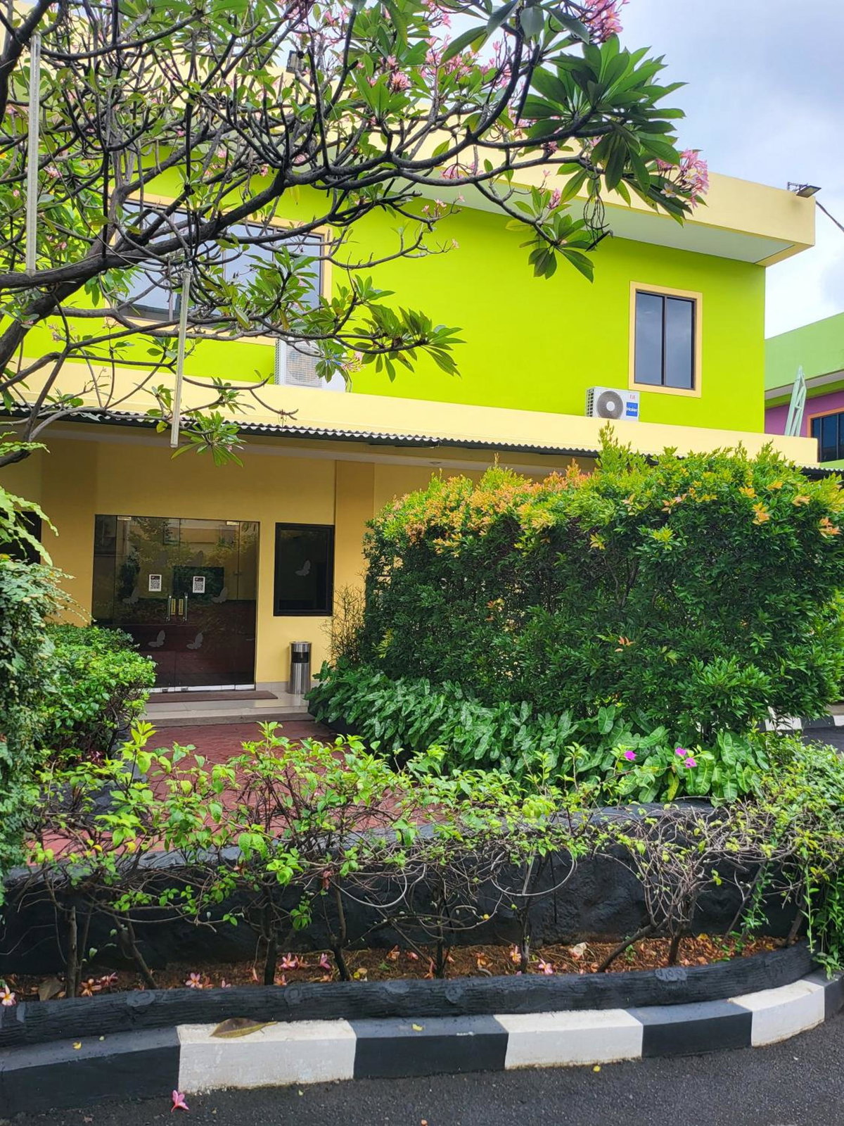RedDoorz Plus near Dunia Fantasi Ancol, Indonesia