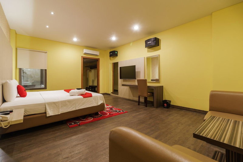 RedDoorz Plus near Dunia Fantasi Ancol, Jakarta, Indonesia