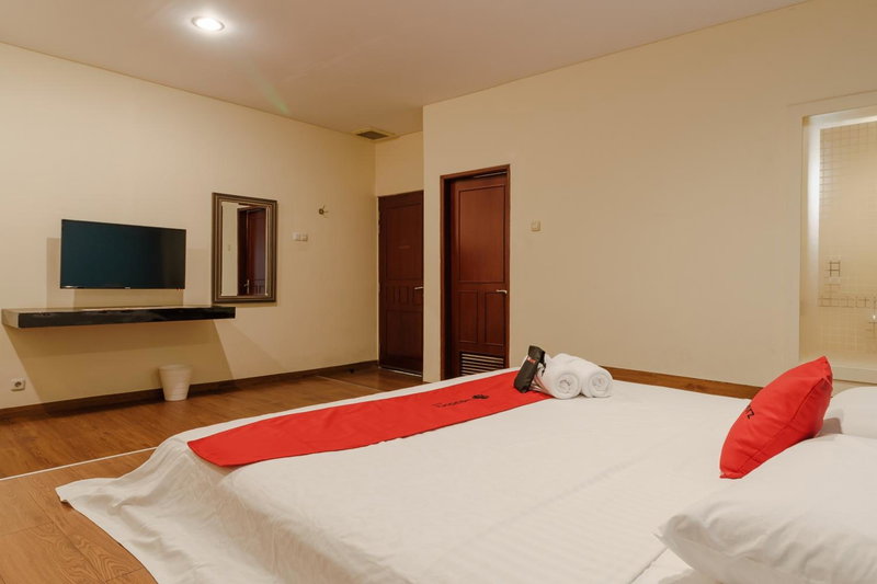 RedDoorz Plus near Dunia Fantasi Ancol, Jakarta, Indonesia