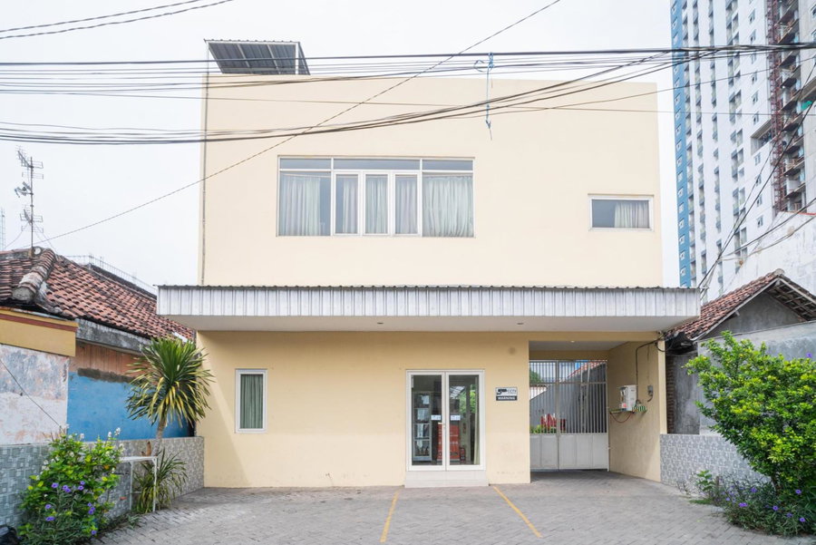 RedDoorz Syariah near Suncity Mall Sidoarjo, Sidoarjo, Indonesia