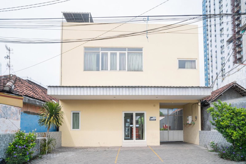 RedDoorz Syariah near Suncity Mall Sidoarjo, Sidoarjo, Indonesia