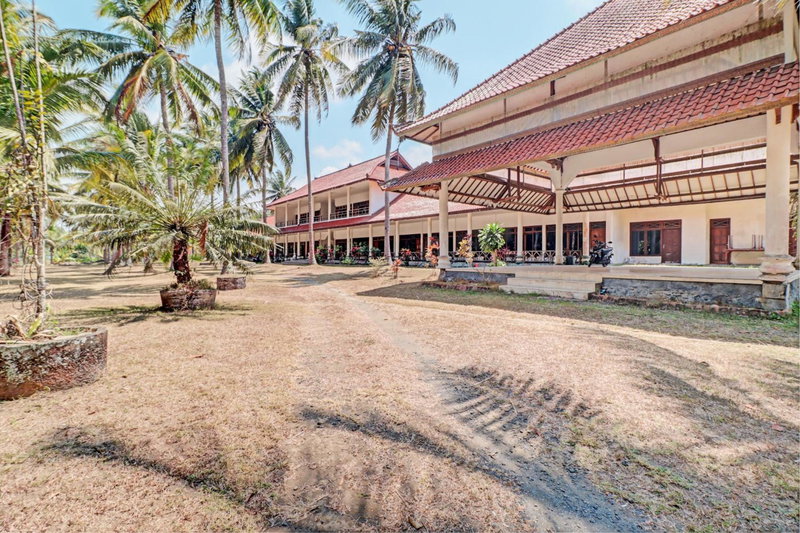 Capital O 93236 Hotel Hapel Negara, Banyubiru, Indonesia