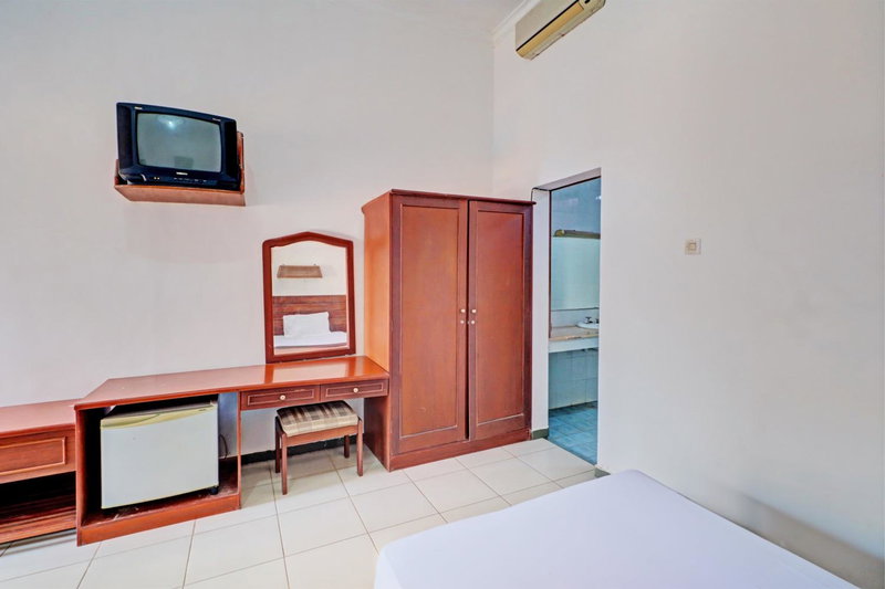 Capital O 93236 Hotel Hapel Negara, Banyubiru, Indonesia