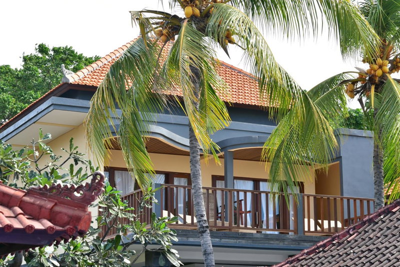 Paradise Palm Beach Bungalows and Dive Center, Tulamben, Indonesia