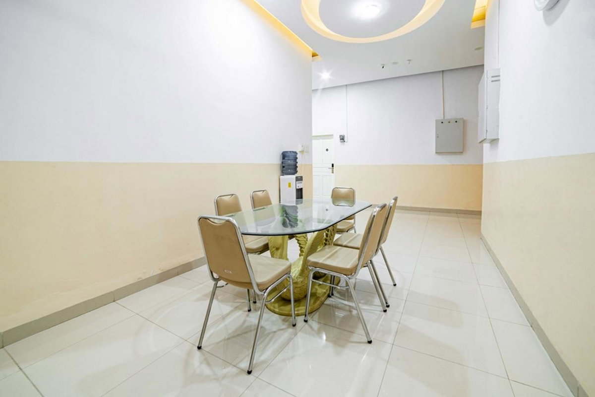 RedDoorz Plus near Thamrin Plaza Medan, Indonesia
