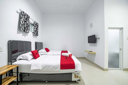 RedDoorz Plus near Thamrin Plaza Medan, Medan, Indonesia