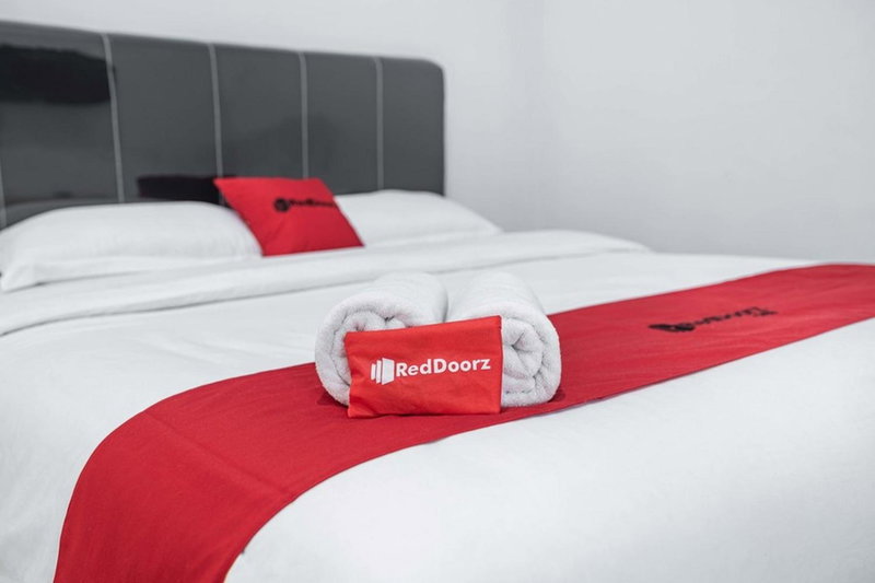 RedDoorz Plus near Thamrin Plaza Medan, Medan, Indonesia