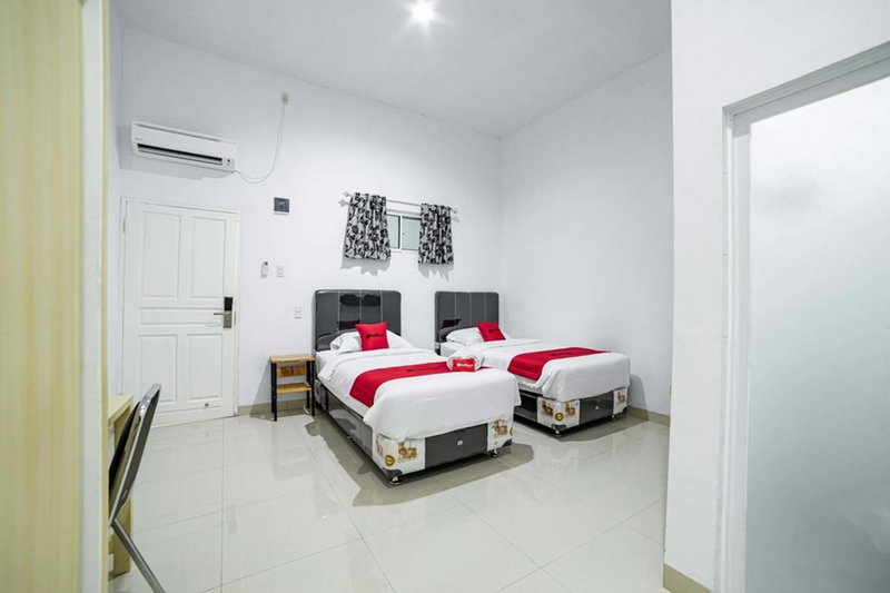RedDoorz Plus near Thamrin Plaza Medan, Medan, Indonesia