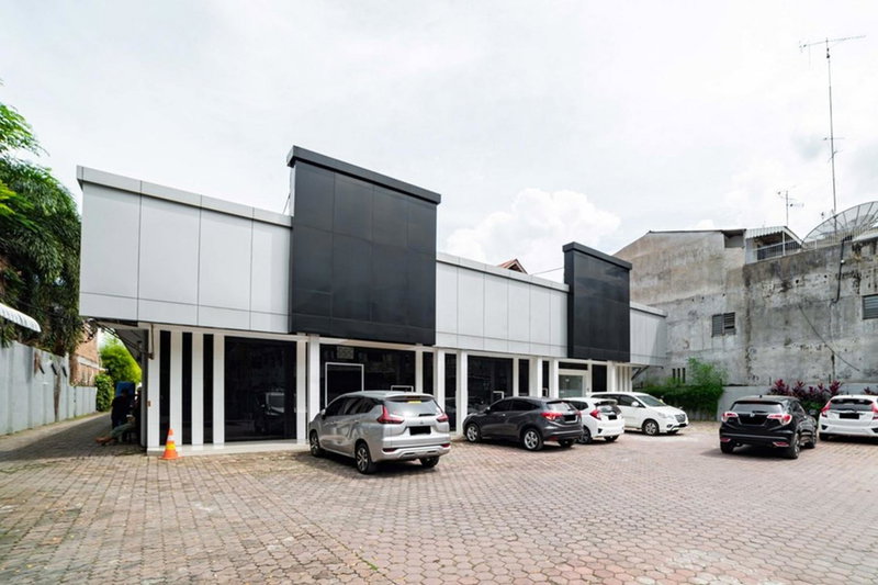 RedDoorz Plus near Thamrin Plaza Medan, Medan, Indonesia