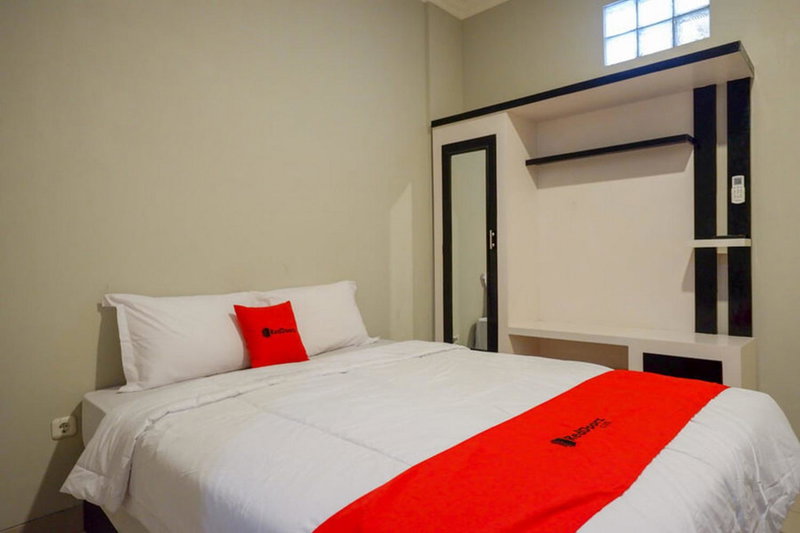 RedDoorz Plus near Jogja City Mall 5, Yogyakarta, Indonesia