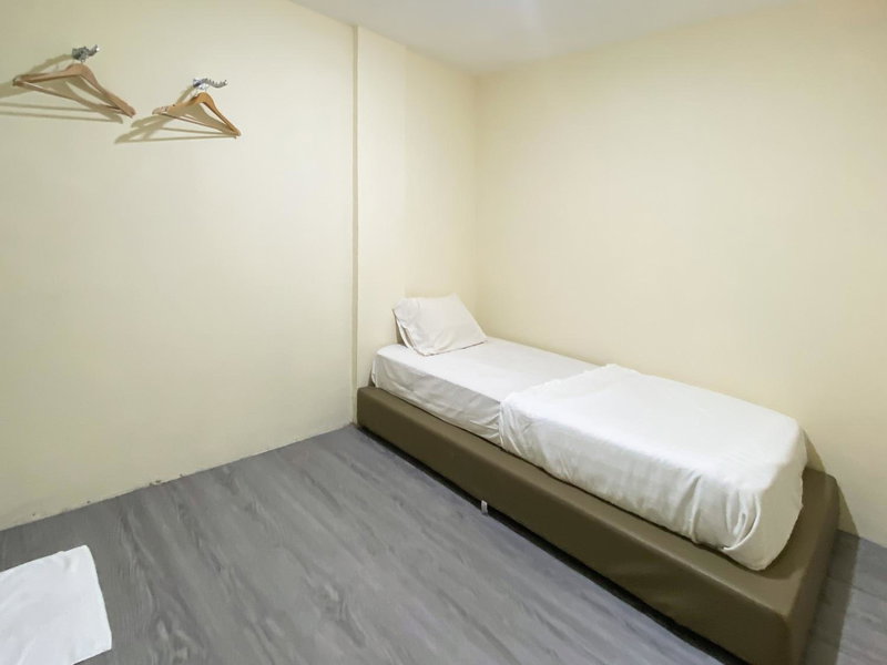 Homestay D3 Mitra RedDoorz, Nagoya, Indonesia