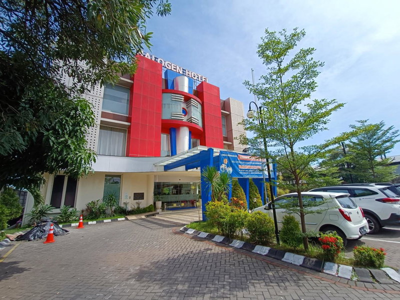 Halogen Hotel Airport Surabaya, Sidoarjo, Indonesia