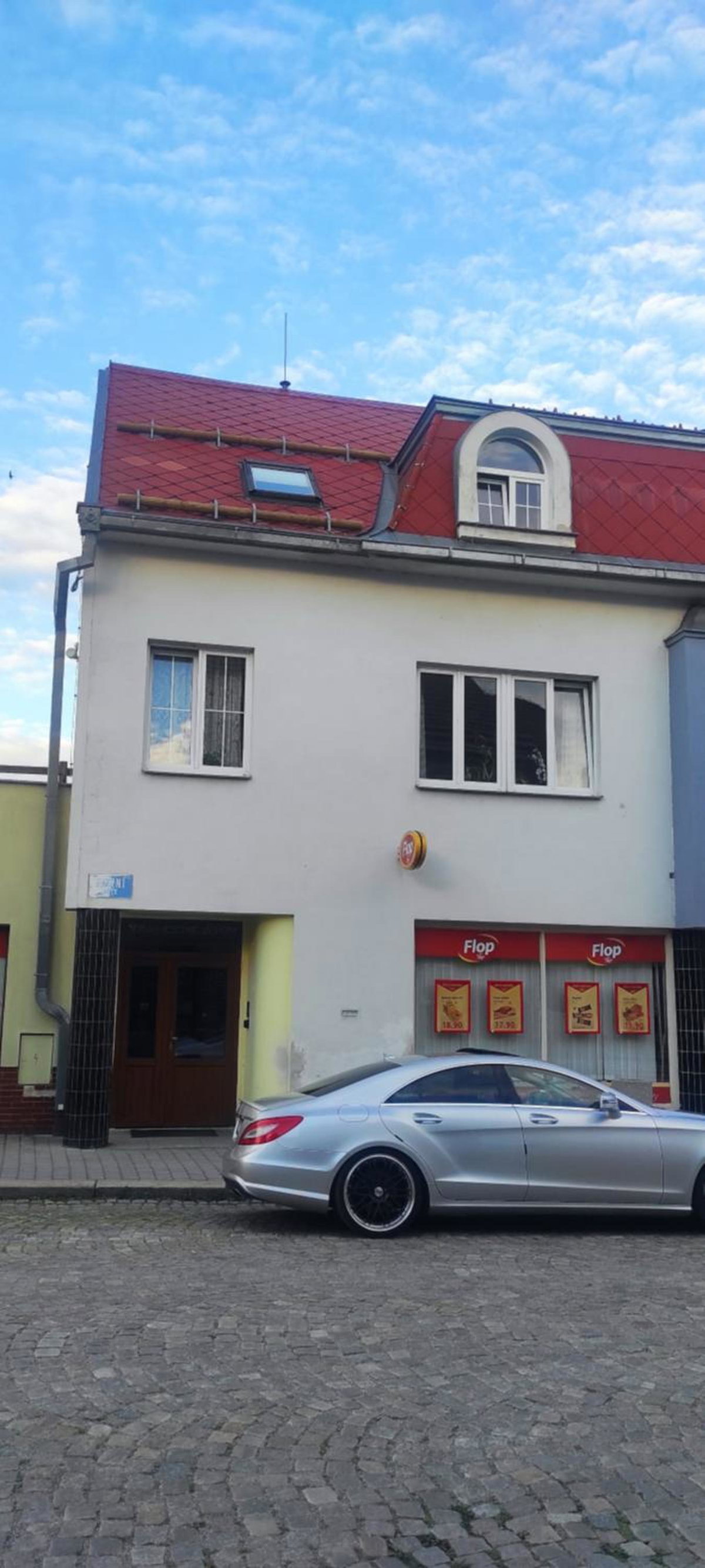 Hotel · Bytový dům Počátky, Počátky