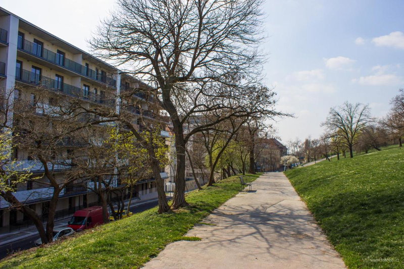ONSITE Free Garage Parking, 10min Centre by Bus, Prague, Czechia