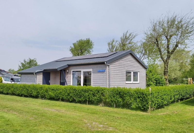 Het Dobbertje, charmant houten huisje, Sint Maartensvlotbrug, The Netherlands