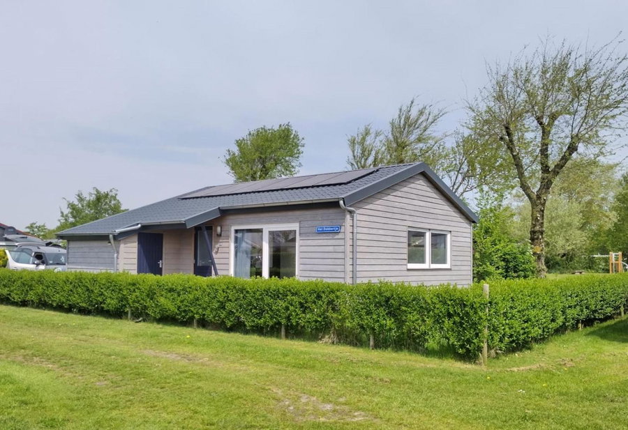 Het Dobbertje, charmant houten huisje, Sint Maartensvlotbrug, The Netherlands