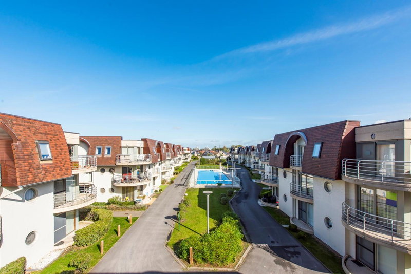 Modern Apartment with Terrace & public Pool, Bredene, Belgium
