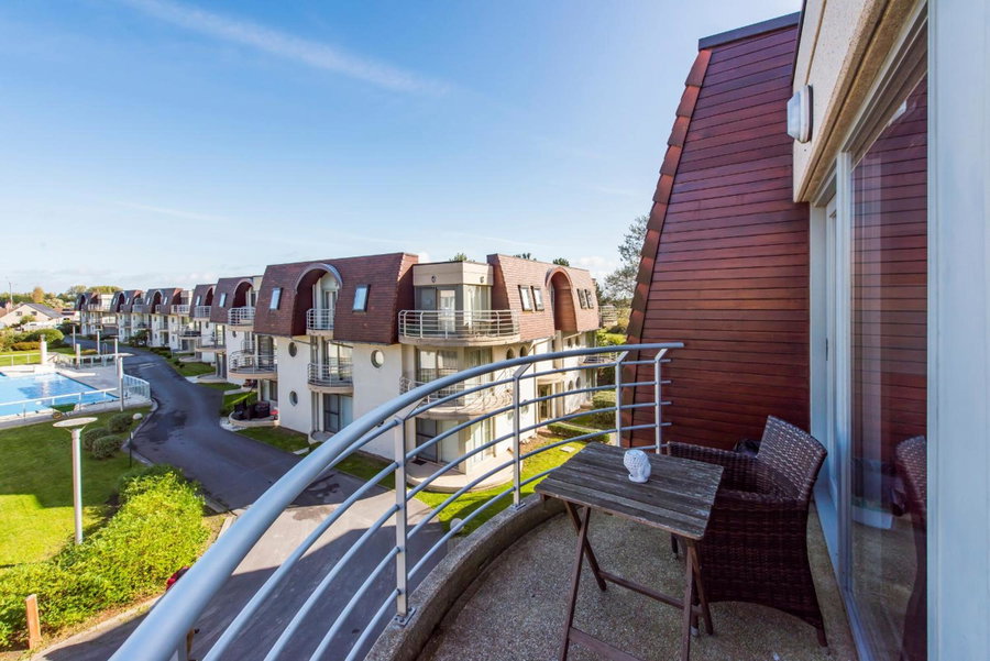Modern Apartment with Terrace & public Pool, Bredene, Belgium