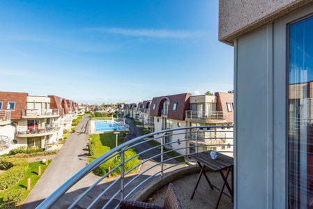 Modern Apartment with Terrace & public Pool, Bredene, Belgium
