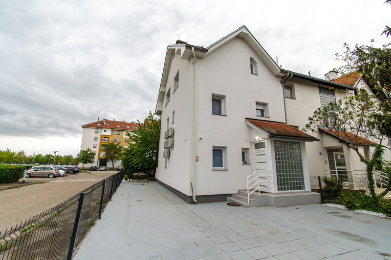 TWO BEDROOM MODERN APARTMENT near the AIRPORT, Velika Gorica, Croatia