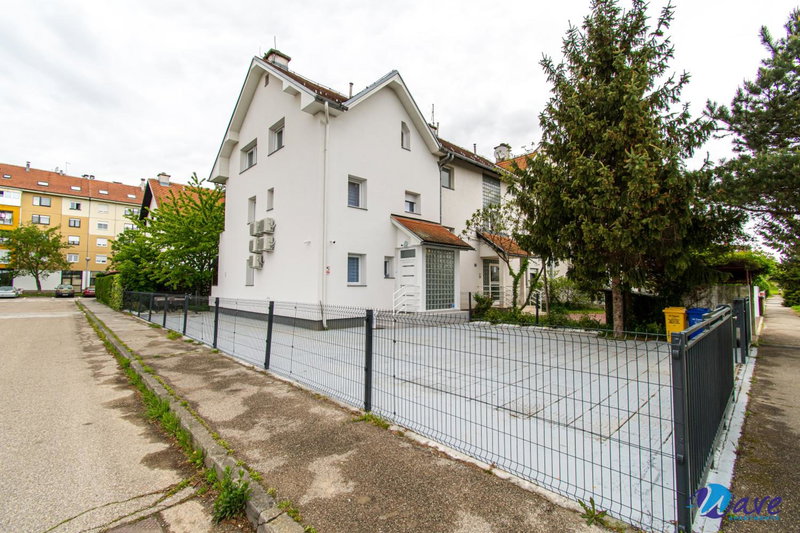 TWO BEDROOM MODERN APARTMENT near the AIRPORT, Velika Gorica, Croatia
