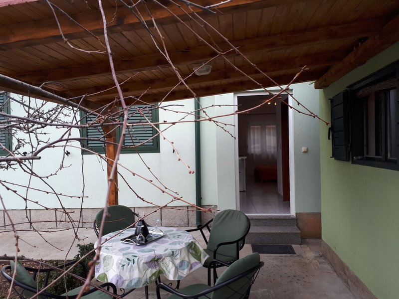 Seaside apartment for 2 p, Trogir, Croatia