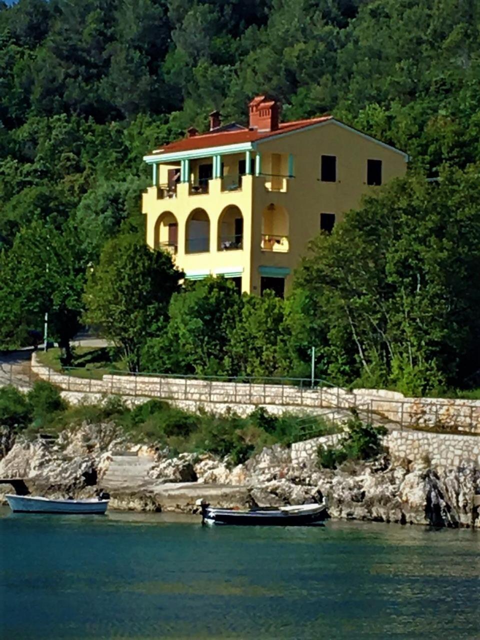 VILLAMAR beachfront apartments with FREE private parking, Croatia