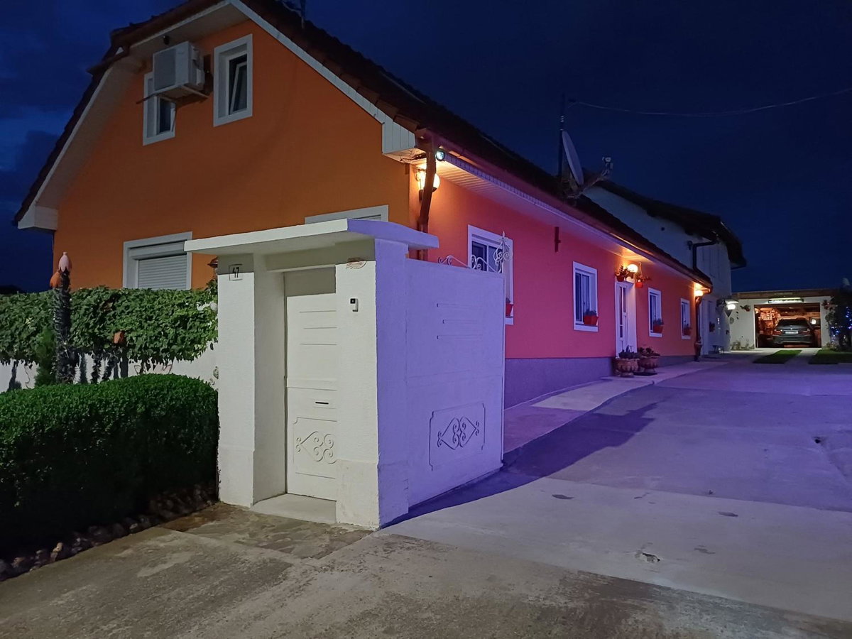 Casa Marinela, Румыния