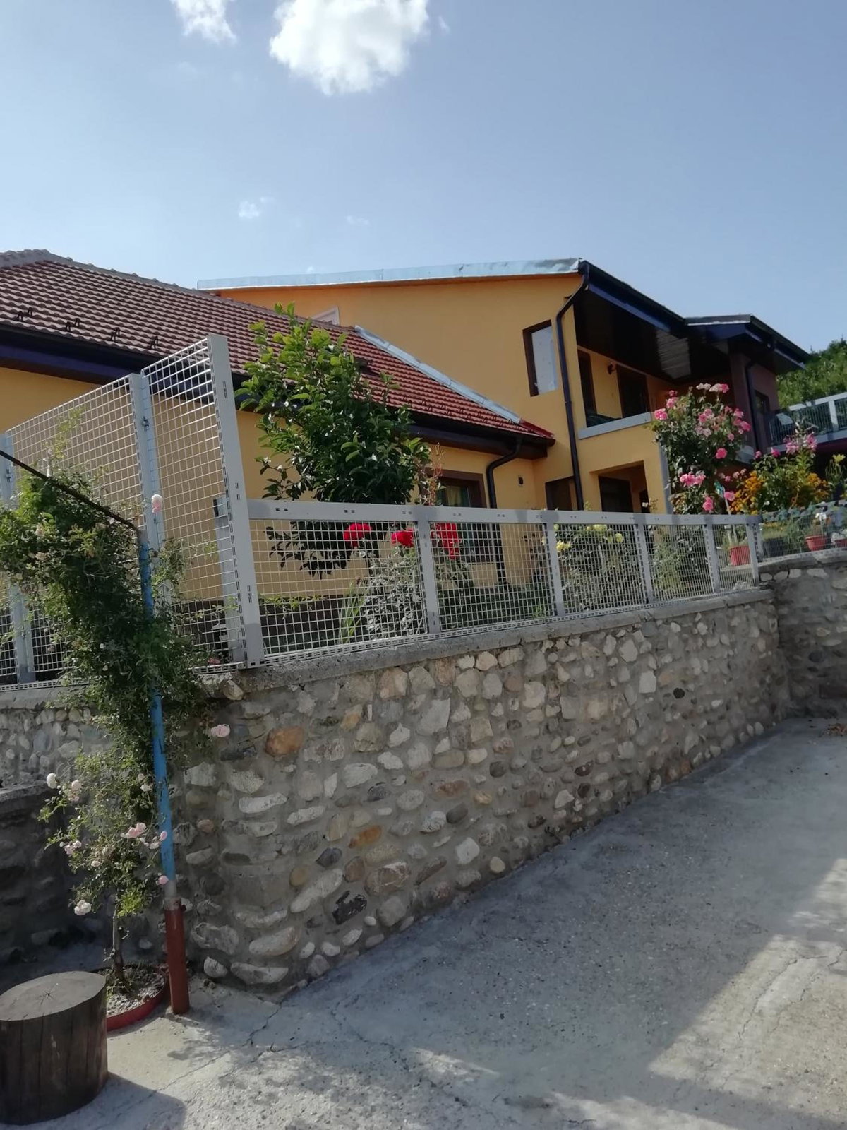 Casa Darius, Romania