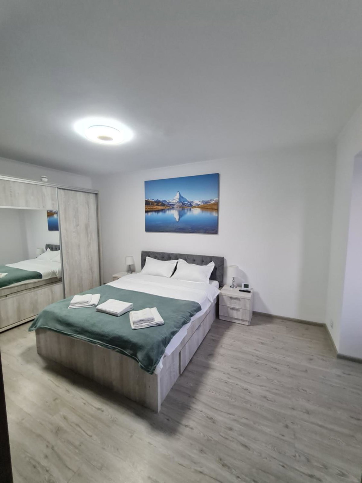Smart Apartament, Rumänien