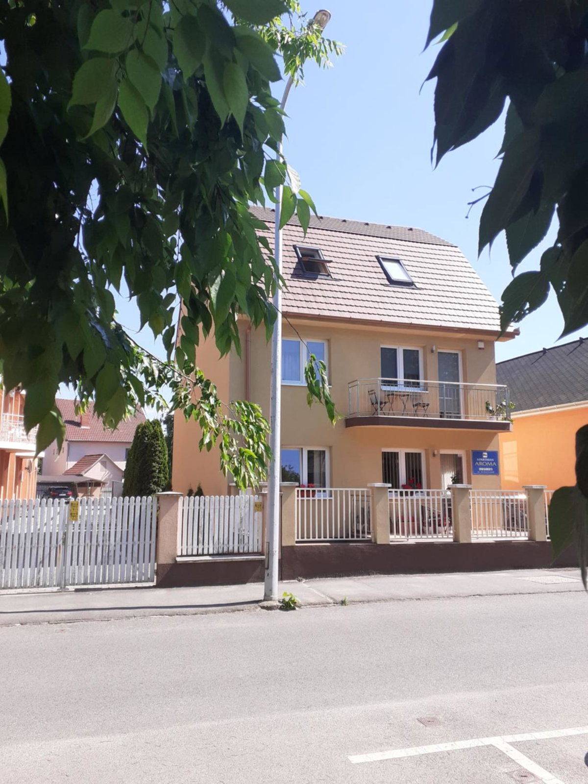 Aroma Apartman, Hungary