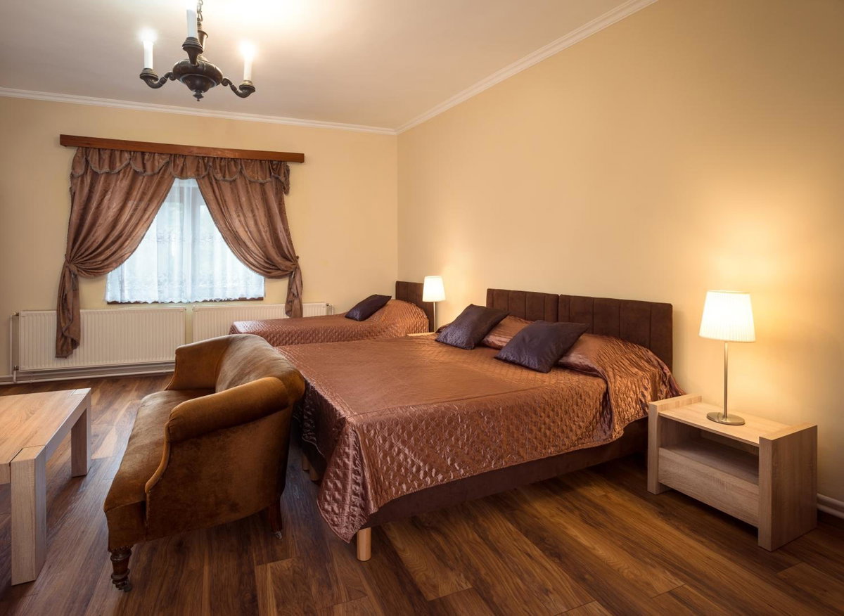 Hotel · Honti Apartmanház, Visegrád