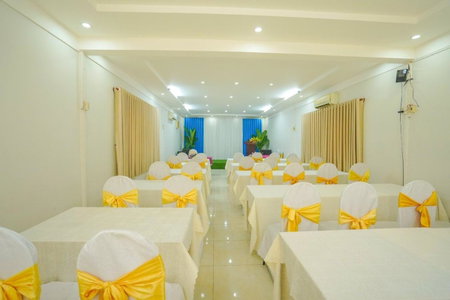 Nhà Hàng Khách Sạn Hòa Bình 2, Long Xuyên, Vietnam