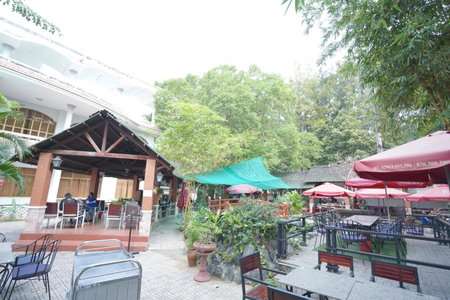 Nhà Hàng Khách Sạn Hòa Bình 2, Long Xuyên, Vietnam