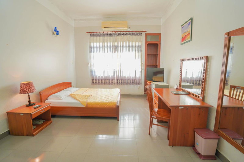 Nhà Hàng Khách Sạn Hòa Bình 2, Long Xuyên, Vietnam