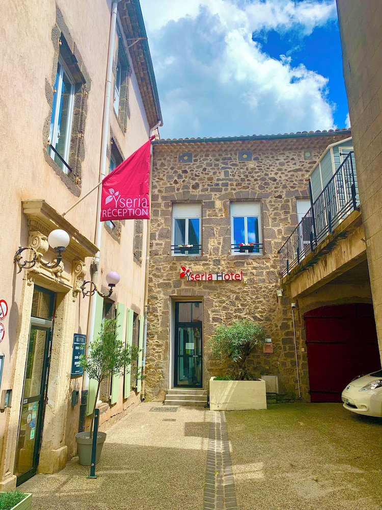 Logis Hotel Yseria - Historical Center, France