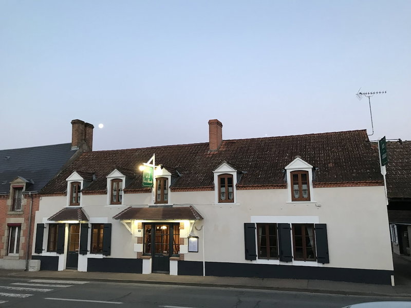 Auberge de la Croix Blanche, Marcilly-en-Villette, France