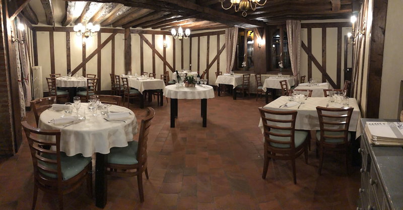 Auberge de la Croix Blanche, Marcilly-en-Villette, France