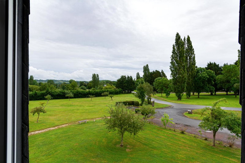 Eden Park Hotel Restaurant, Pont-lʼÉvêque, France