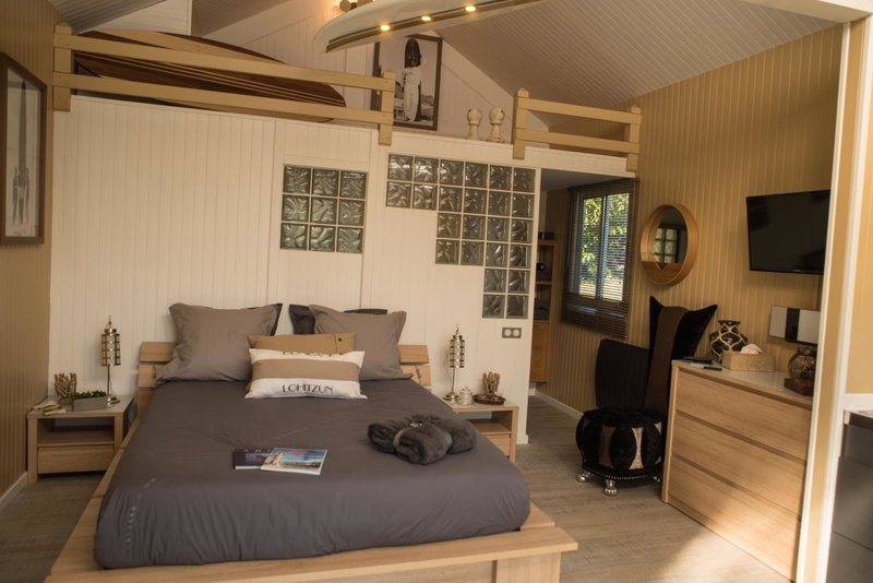 MAROSENIA TTIKI - Cabanes et Spa, Ascain, France