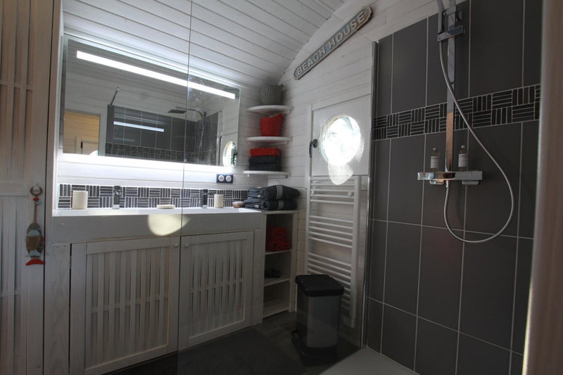 MAROSENIA TTIKI - Cabanes et Spa, Ascain, France